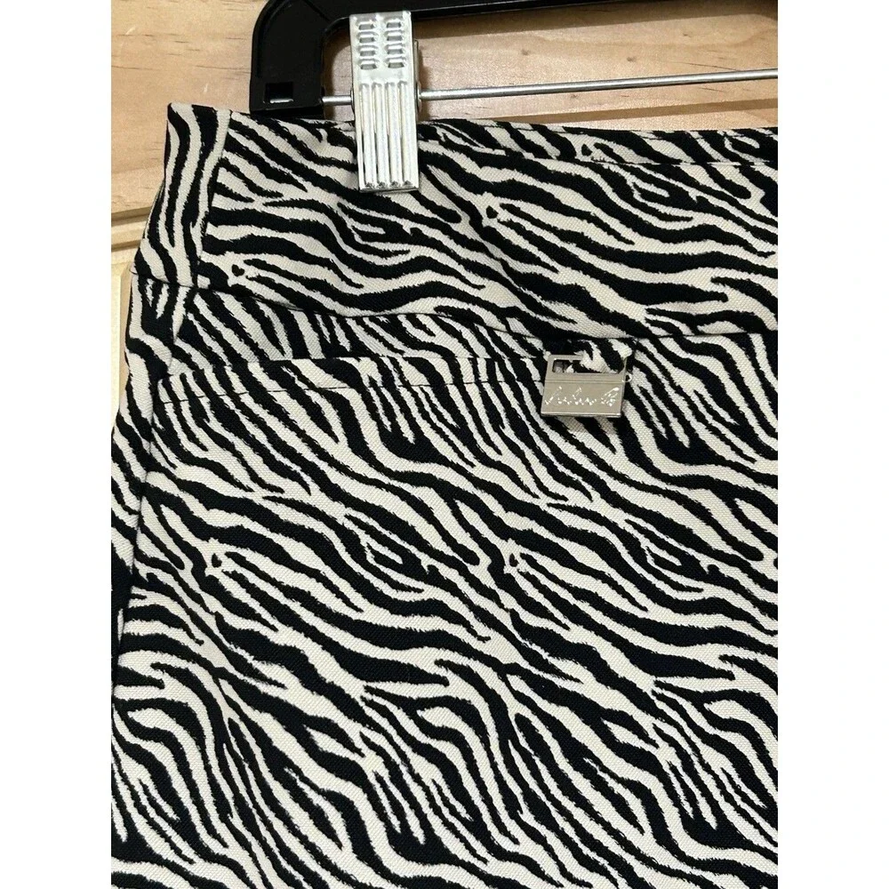 Lulu B Women’s Skirt Animal Print Size 10 Black Stretch Travel Work Casual